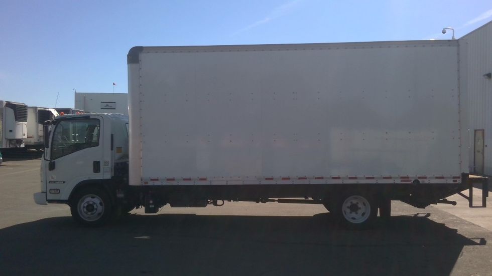 Medium Duty Box Truck-Light and Medium Duty Trucks-Isuzu-2019-NRR-Tracy-CA-111,550\n\t\tmiles-$ 44,500 - Image 4
