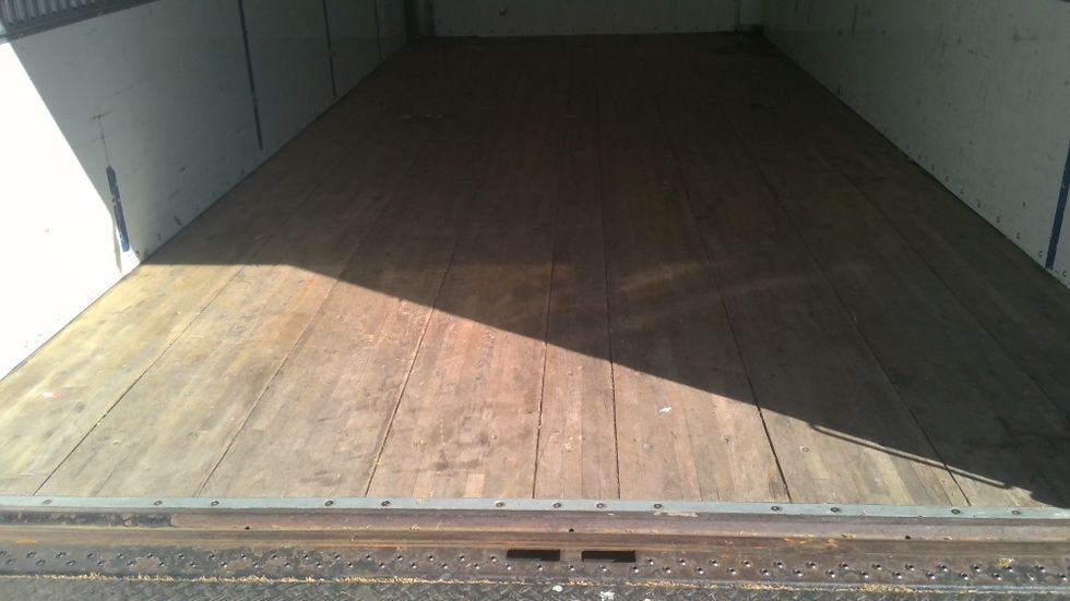 Medium Duty Box Truck-Light and Medium Duty Trucks-Isuzu-2019-NRR-Tracy-CA-111,550\n\t\tmiles-$ 44,500 - Image 9