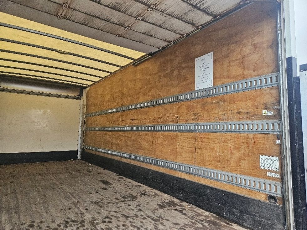 Medium Duty Box Truck-Light and Medium Duty Trucks-Isuzu-2019-NRR-Tumwater-WA-204,537\n\t\tmiles-$ 17,750 - Image 12