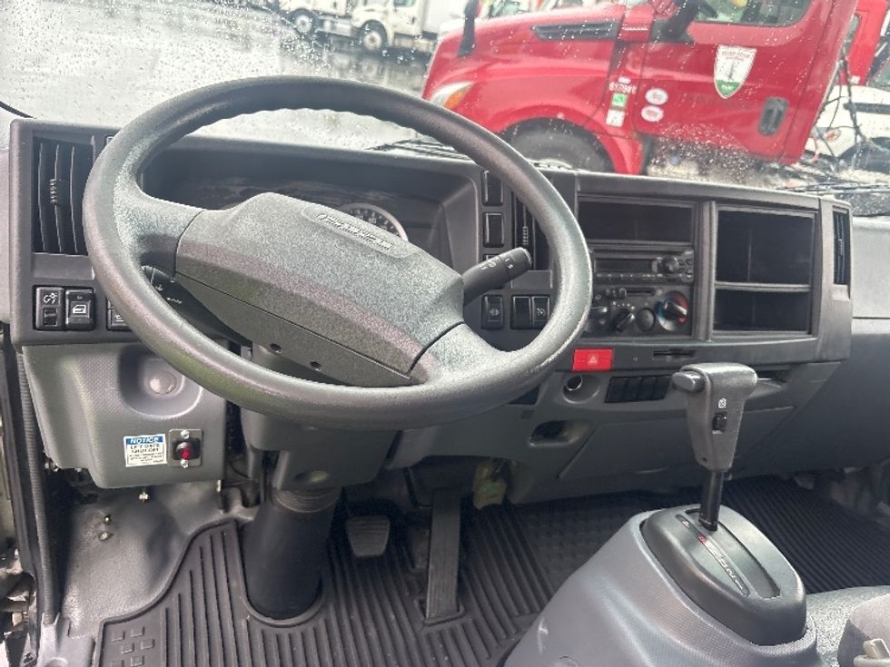 Medium Duty Box Truck-Light and Medium Duty Trucks-Isuzu-2019-NRR-West Sacramento-CA-216,692\n\t\tmiles-$ 24,000 - Image 17