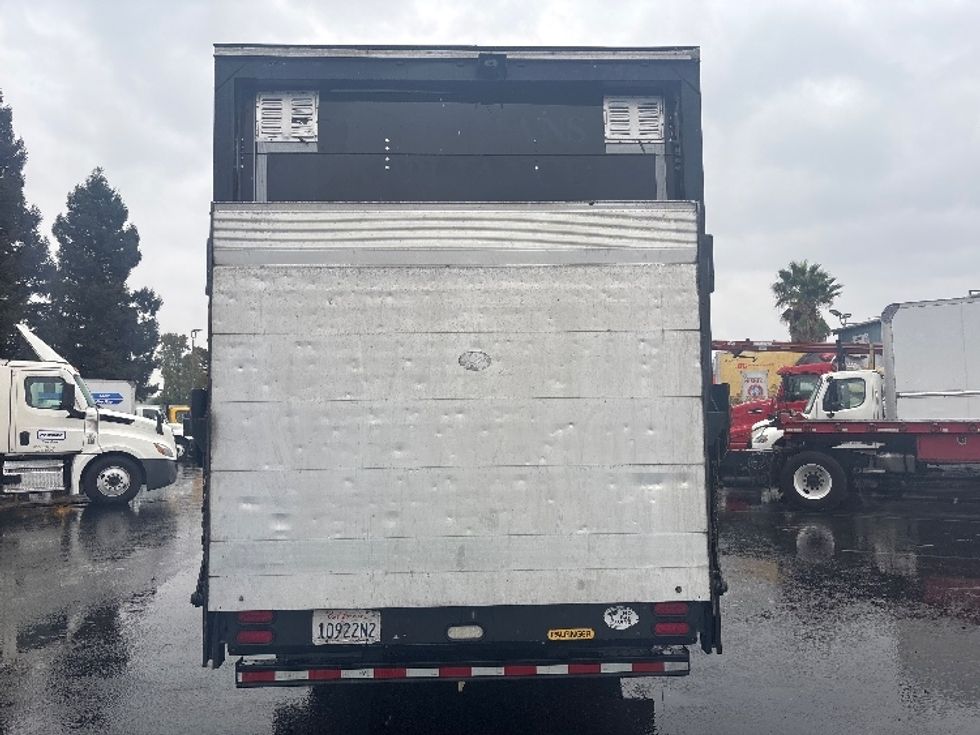 Medium Duty Box Truck-Light and Medium Duty Trucks-Isuzu-2019-NRR-West Sacramento-CA-216,692\n\t\tmiles-$ 24,000 - Image 7