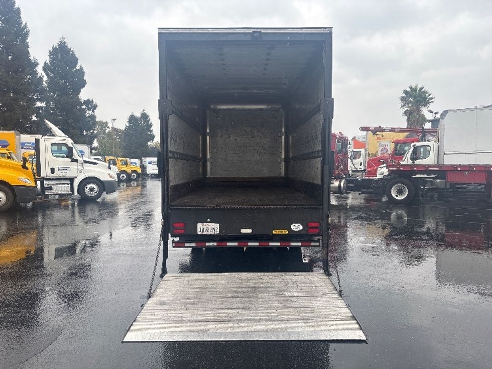 Medium Duty Box Truck-Light and Medium Duty Trucks-Isuzu-2019-NRR-West Sacramento-CA-216,692\n\t\tmiles-$ 24,000 - Image 9
