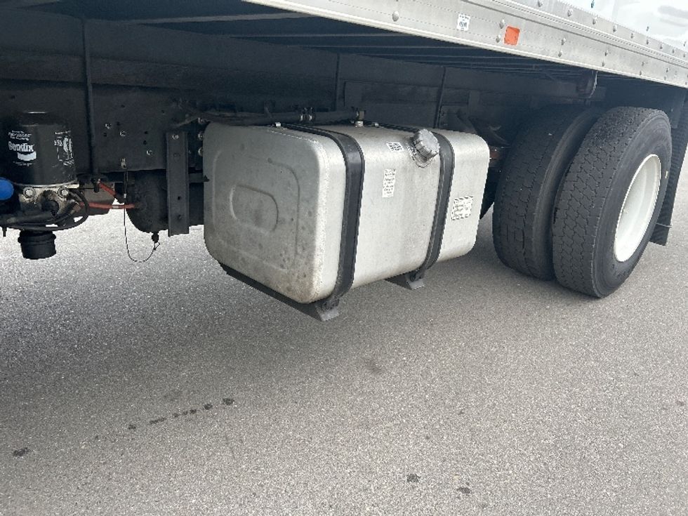 Medium Duty Box Truck-Light and Medium Duty Trucks-Isuzu-2020-FTR-Fontana-CA-91,744\n\t\tmiles-$ 55,250 - Image 5