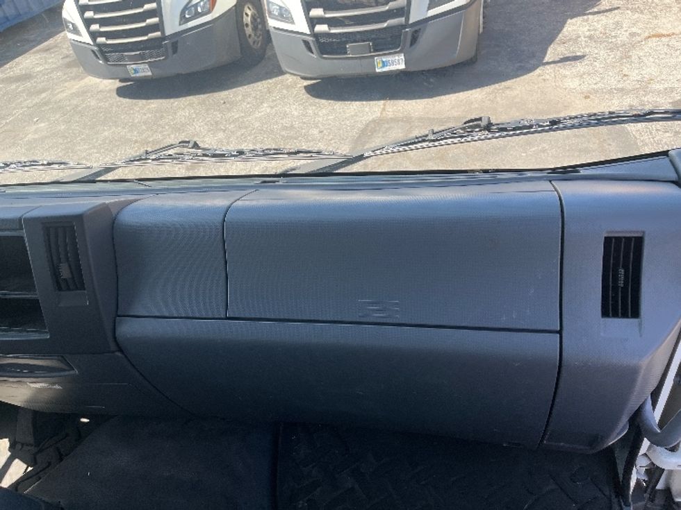 Medium Duty Box Truck-Light and Medium Duty Trucks-Isuzu-2020-FTR-Torrance-CA-34,243\n\t\tmiles-$ 62,250 - Image 21