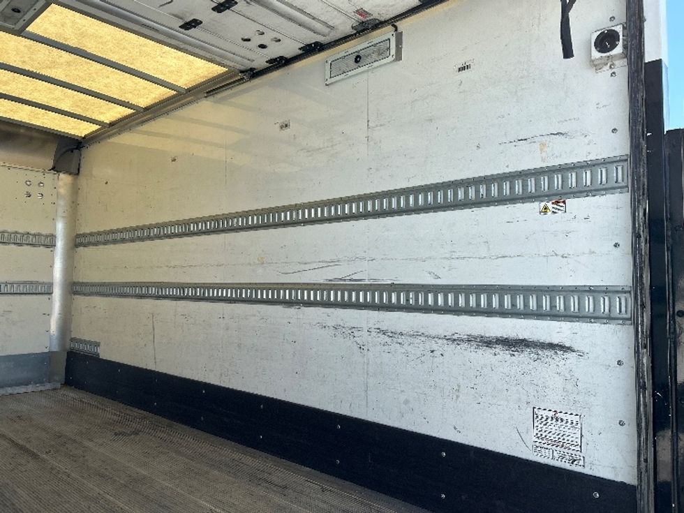 Medium Duty Box Truck-Light and Medium Duty Trucks-Isuzu-2020-FTR-West Sacramento-CA-30,470\n\t\tmiles-$ 58,500 - Image 11