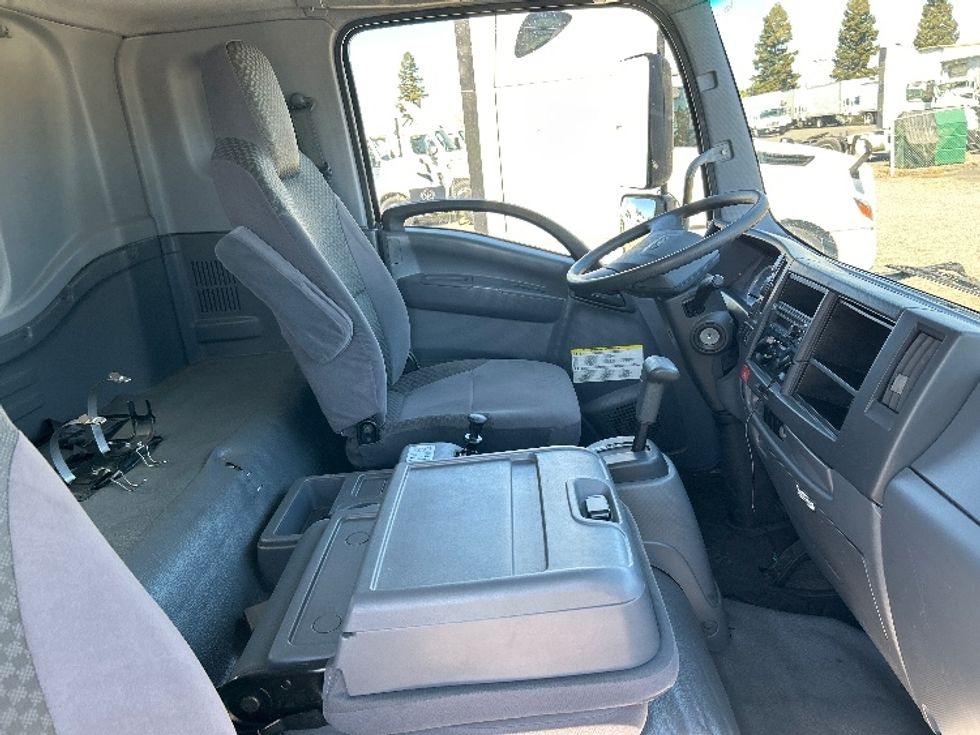 Medium Duty Box Truck-Light and Medium Duty Trucks-Isuzu-2020-FTR-West Sacramento-CA-30,470\n\t\tmiles-$ 58,500 - Image 21