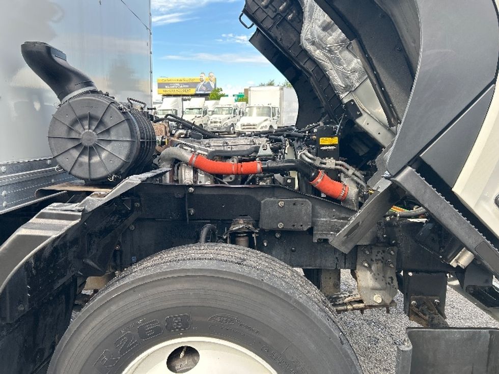 Medium Duty Box Truck-Light and Medium Duty Trucks-Isuzu-2020-FTR-West Sacramento-CA-32,429\n\t\tmiles-$ 39,000 - Image 23