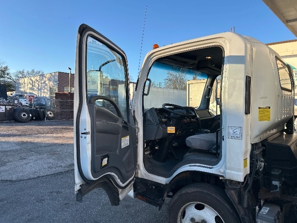 Medium Duty Box Truck-Light and Medium Duty Trucks-Isuzu-2020-NQR-Central Islip-NY-126,740\n\t\tmiles-$ 41,000 - Image 16