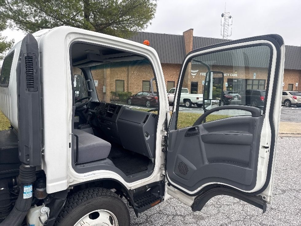 Medium Duty Box Truck-Light and Medium Duty Trucks-Isuzu-2020-NQR-Essex-MD-117,146\n\t\tmiles-$ 43,000 - Image 20