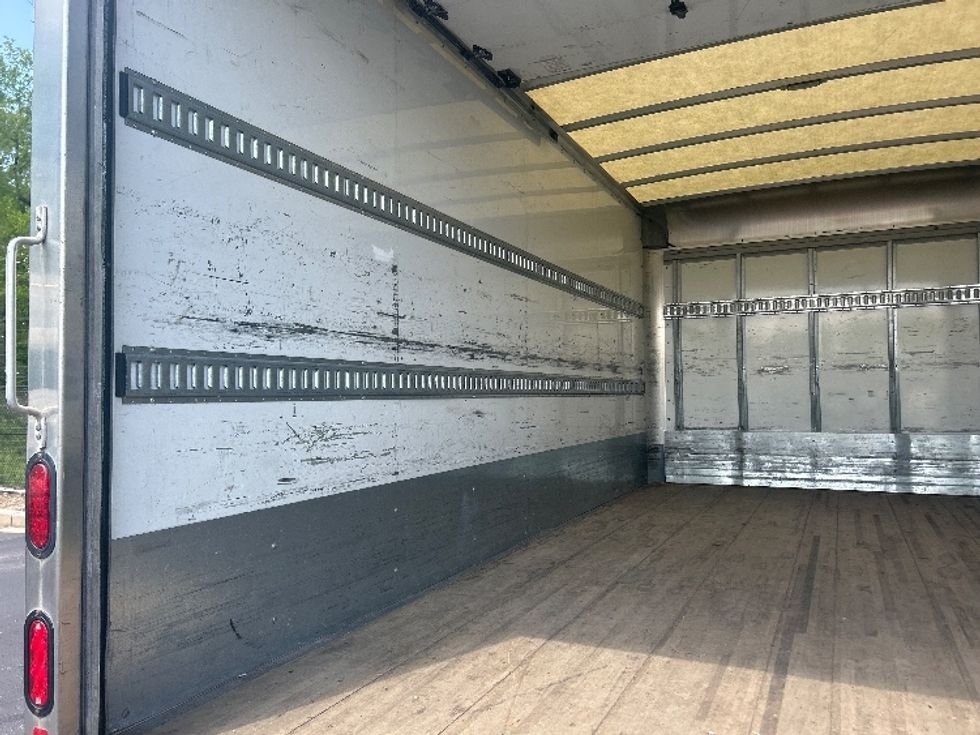 Medium Duty Box Truck-Light and Medium Duty Trucks-Isuzu-2020-NQR-Jessup-MD-91,689\n\t\tmiles-$ 49,750 - Image 11