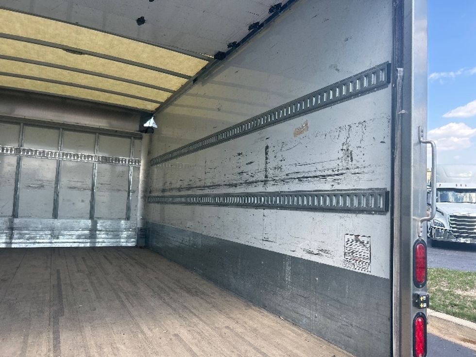 Medium Duty Box Truck-Light and Medium Duty Trucks-Isuzu-2020-NQR-Jessup-MD-91,689\n\t\tmiles-$ 49,750 - Image 12