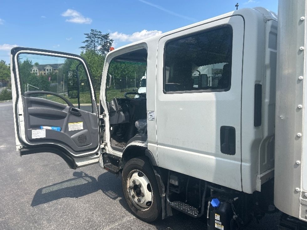 Medium Duty Box Truck-Light and Medium Duty Trucks-Isuzu-2020-NQR-Jessup-MD-91,689\n\t\tmiles-$ 49,750 - Image 16