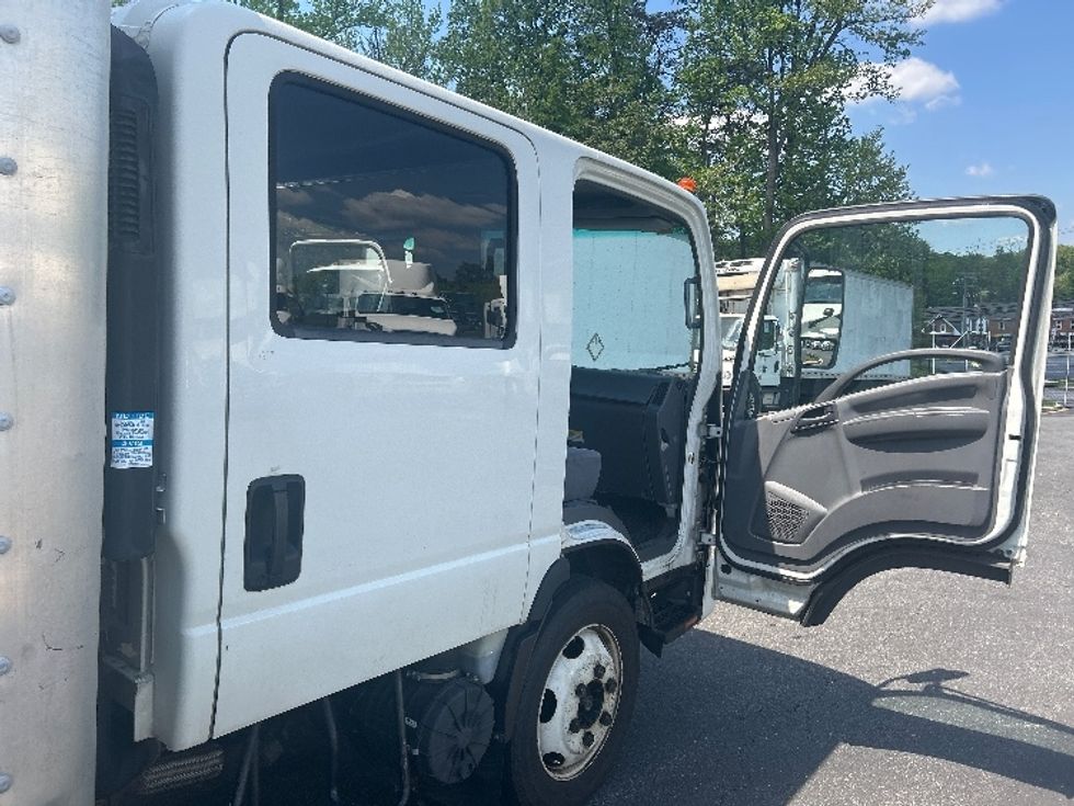 Medium Duty Box Truck-Light and Medium Duty Trucks-Isuzu-2020-NQR-Jessup-MD-91,689\n\t\tmiles-$ 49,750 - Image 17