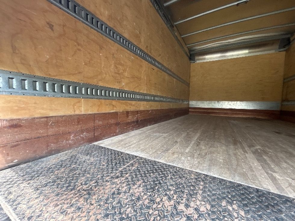 Medium Duty Box Truck-Light and Medium Duty Trucks-Isuzu-2020-NQR-Milwaukee-WI-46,579\n\t\tmiles-$ 50,750 - Image 11