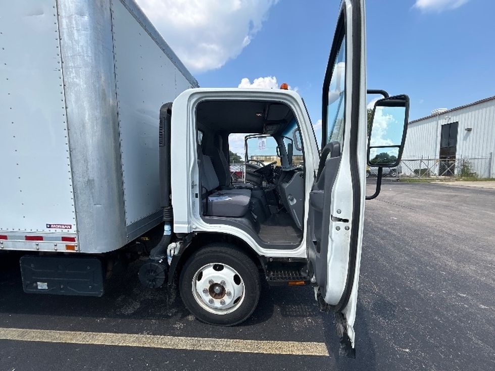 Medium Duty Box Truck-Light and Medium Duty Trucks-Isuzu-2020-NQR-Milwaukee-WI-46,579\n\t\tmiles-$ 50,750 - Image 20