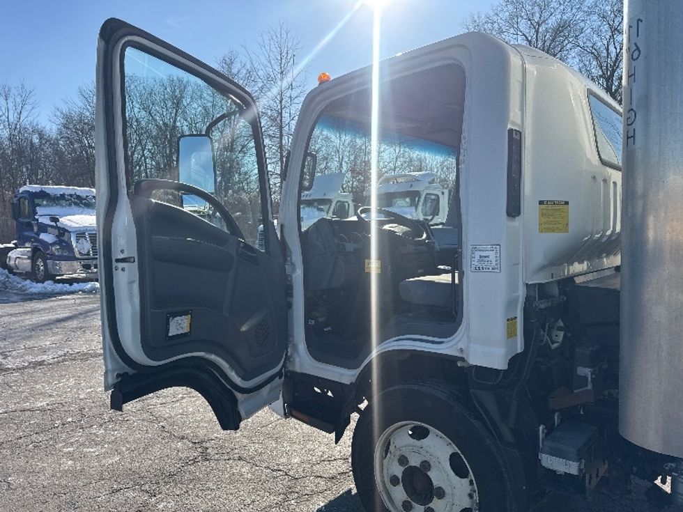 Medium Duty Box Truck-Light and Medium Duty Trucks-Isuzu-2020-NQR-Parsippany-NJ-100,925\n\t\tmiles-$ 43,500 - Image 16