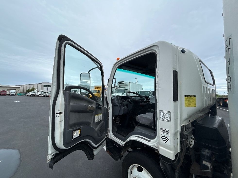 Medium Duty Box Truck-Light and Medium Duty Trucks-Isuzu-2020-NQR-Torrance-CA-131,953\n\t\tmiles-$ 44,250 - Image 16