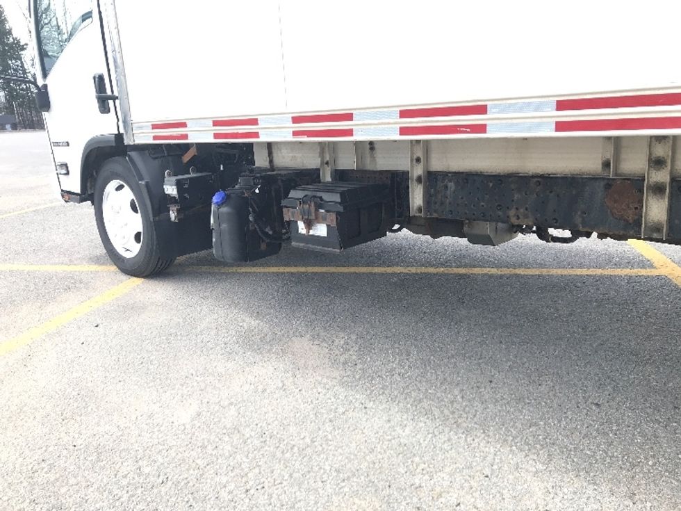 Medium Duty Box Truck-Light and Medium Duty Trucks-Isuzu-2020-NRR-Boucherville-PQ-286,542\n\t\tkm-$ 45,750 - Image 14