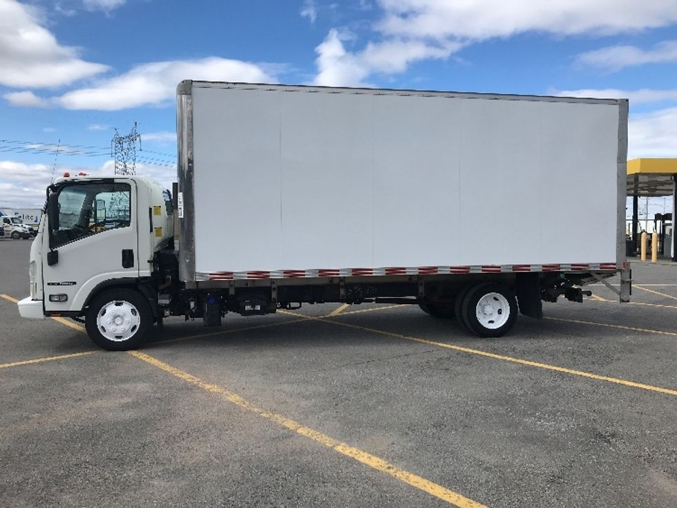 Medium Duty Box Truck-Light and Medium Duty Trucks-Isuzu-2020-NRR-Boucherville-PQ-286,542\n\t\tkm-$ 45,750 - Image 15