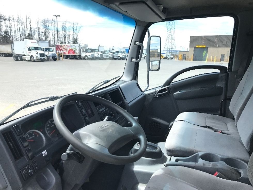 Medium Duty Box Truck-Light and Medium Duty Trucks-Isuzu-2020-NRR-Boucherville-PQ-286,542\n\t\tkm-$ 45,750 - Image 19