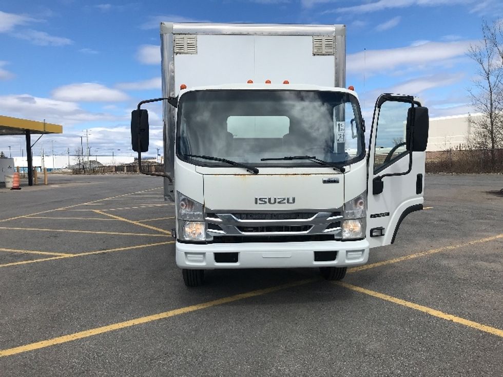 Medium Duty Box Truck-Light and Medium Duty Trucks-Isuzu-2020-NRR-Boucherville-PQ-286,542\n\t\tkm-$ 45,750 - Image 2