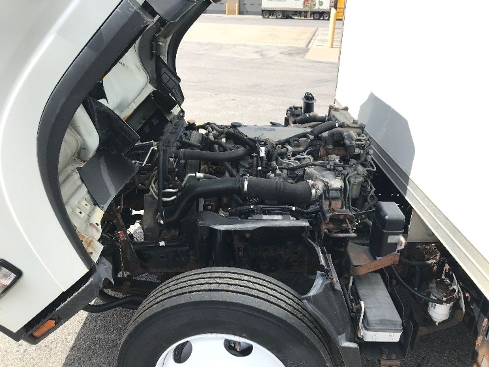 Medium Duty Box Truck-Light and Medium Duty Trucks-Isuzu-2020-NRR-Boucherville-PQ-286,542\n\t\tkm-$ 45,750 - Image 23