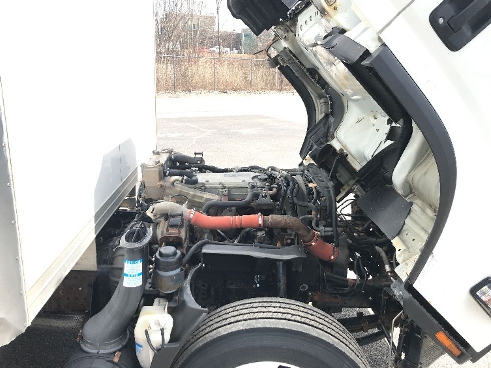 Medium Duty Box Truck-Light and Medium Duty Trucks-Isuzu-2020-NRR-Boucherville-PQ-286,542\n\t\tkm-$ 45,750 - Image 24