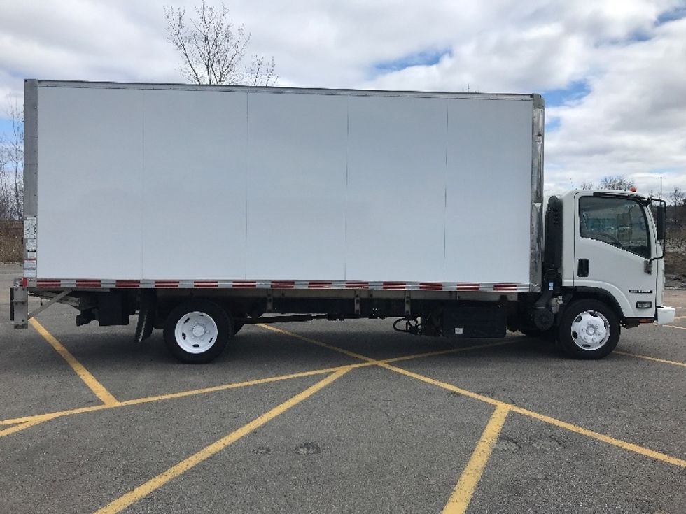Medium Duty Box Truck-Light and Medium Duty Trucks-Isuzu-2020-NRR-Boucherville-PQ-286,542\n\t\tkm-$ 45,750 - Image 4