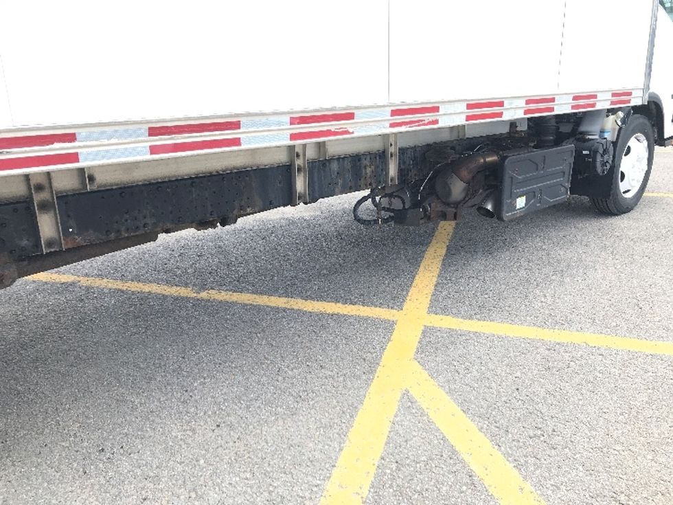 Medium Duty Box Truck-Light and Medium Duty Trucks-Isuzu-2020-NRR-Boucherville-PQ-286,542\n\t\tkm-$ 45,750 - Image 5