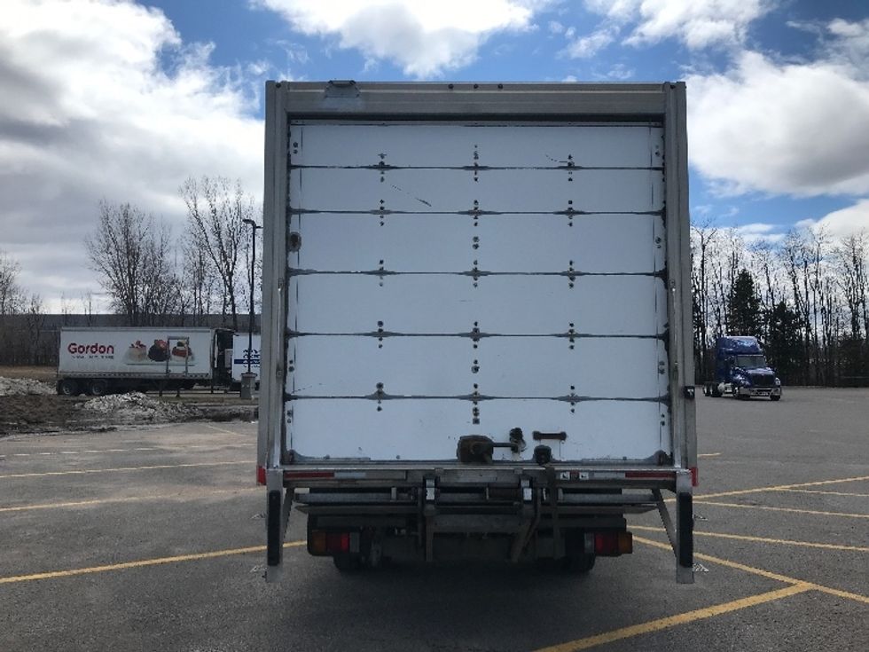 Medium Duty Box Truck-Light and Medium Duty Trucks-Isuzu-2020-NRR-Boucherville-PQ-286,542\n\t\tkm-$ 45,750 - Image 7