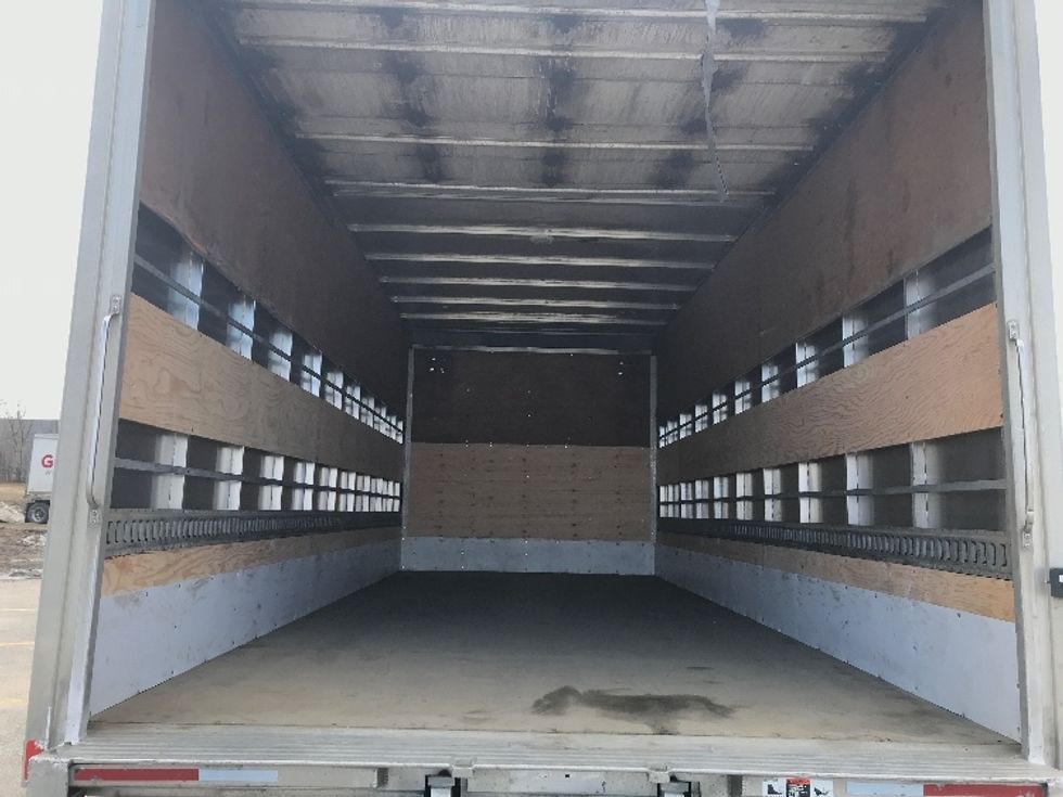 Medium Duty Box Truck-Light and Medium Duty Trucks-Isuzu-2020-NRR-Boucherville-PQ-286,542\n\t\tkm-$ 45,750 - Image 8