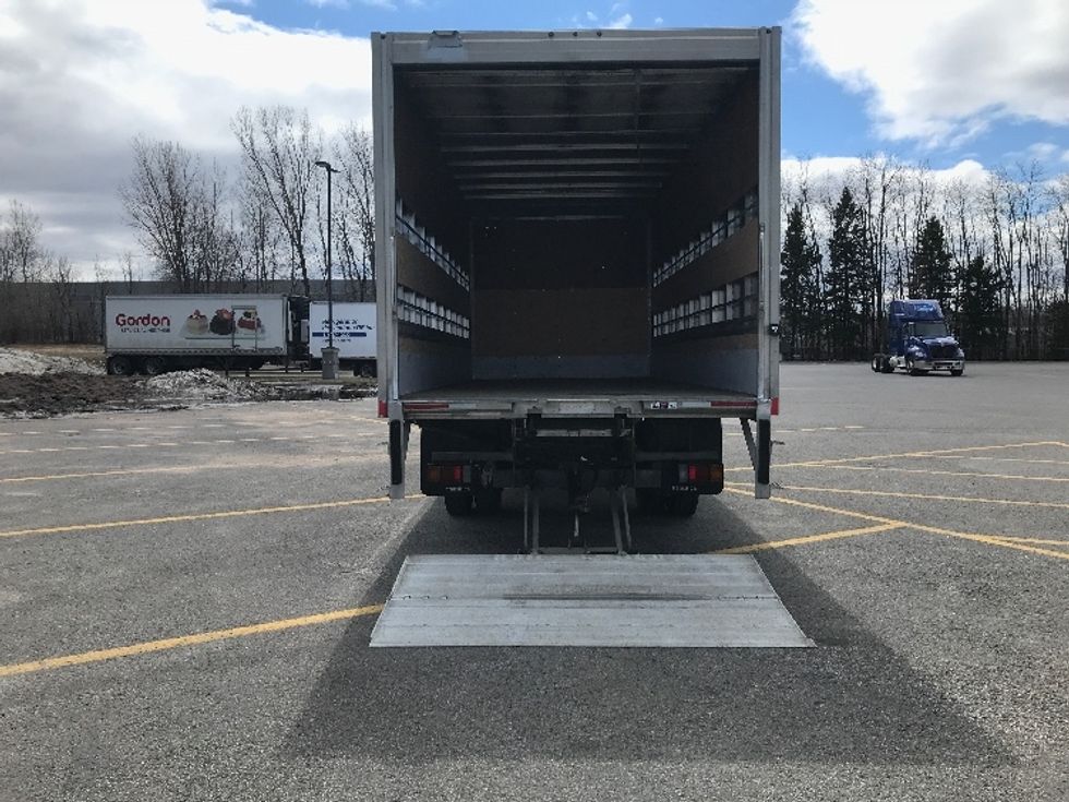 Medium Duty Box Truck-Light and Medium Duty Trucks-Isuzu-2020-NRR-Boucherville-PQ-286,542\n\t\tkm-$ 45,750 - Image 9