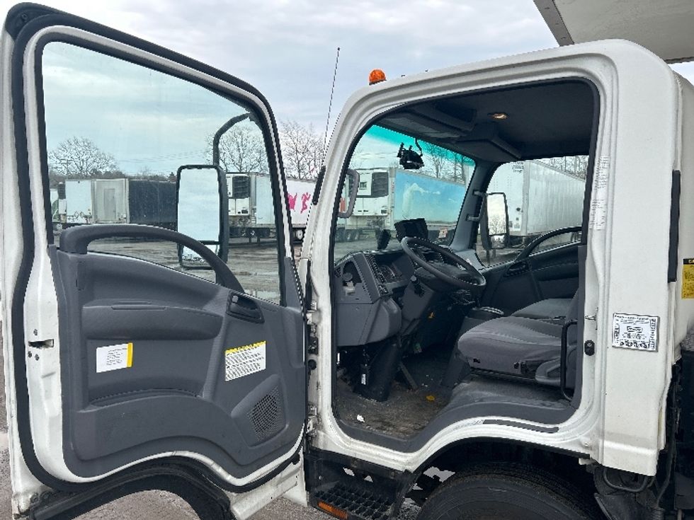 Medium Duty Box Truck-Light and Medium Duty Trucks-Isuzu-2020-NRR-Braintree-MA-83,992\n\t\tmiles-$ 42,500 - Image 16