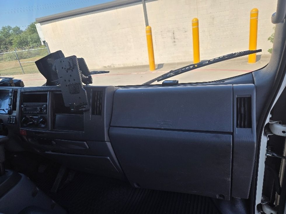 Medium Duty Box Truck-Light and Medium Duty Trucks-Isuzu-2020-NRR-Carrollton-TX-64,381\n\t\tmiles-$ 49,750 - Image 21