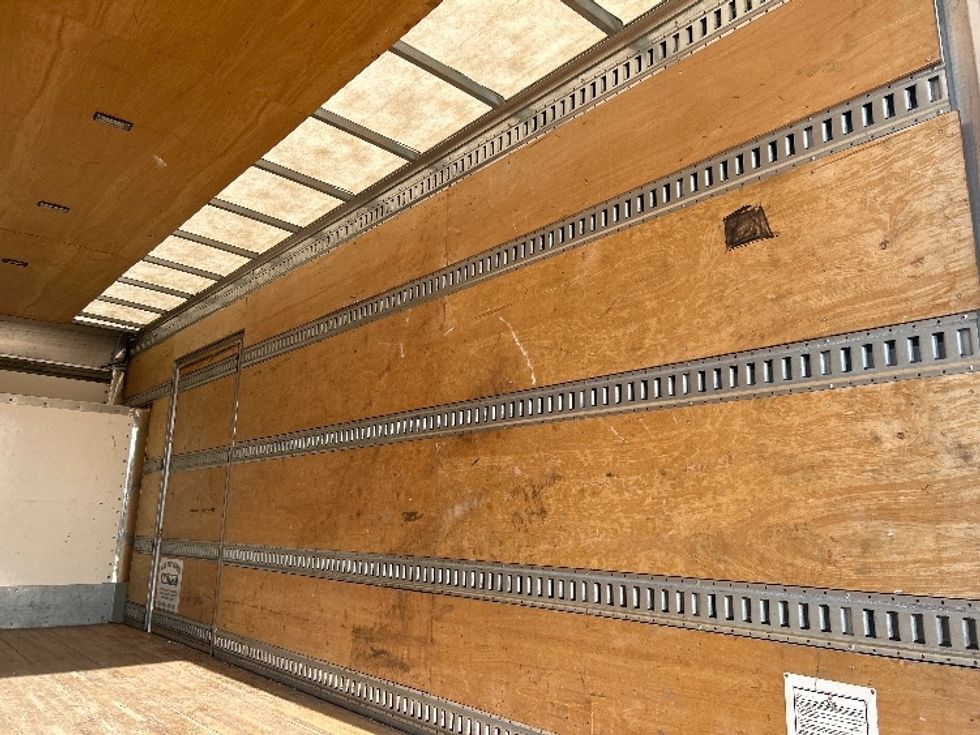 Medium Duty Box Truck-Light and Medium Duty Trucks-Isuzu-2020-NRR-Chicago (Melrose Park)-IL-105,405\n\t\tmiles-$ 44,500 - Image 12