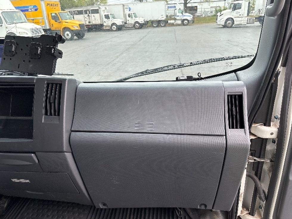 Medium Duty Box Truck-Light and Medium Duty Trucks-Isuzu-2020-NRR-Concord-NC-71,212\n\t\tmiles-$ 50,750 - Image 21