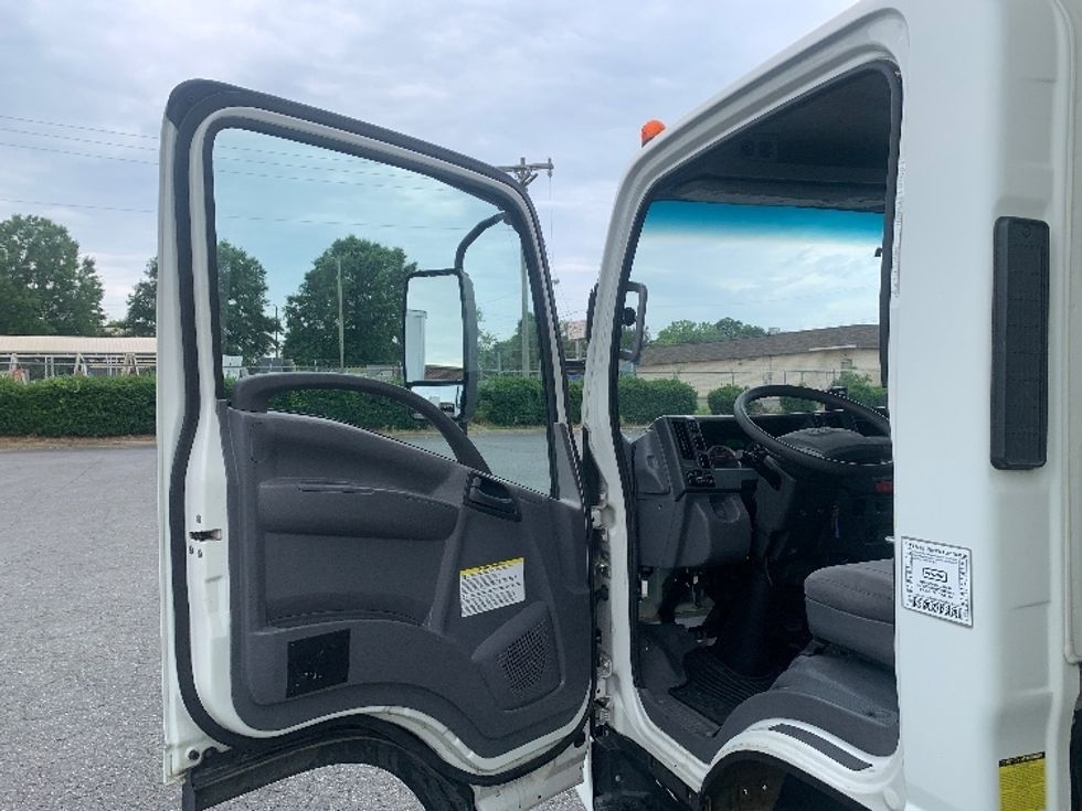 Medium Duty Box Truck-Light and Medium Duty Trucks-Isuzu-2020-NRR-Concord-NC-77,533\n\t\tmiles-$ 46,750 - Image 15