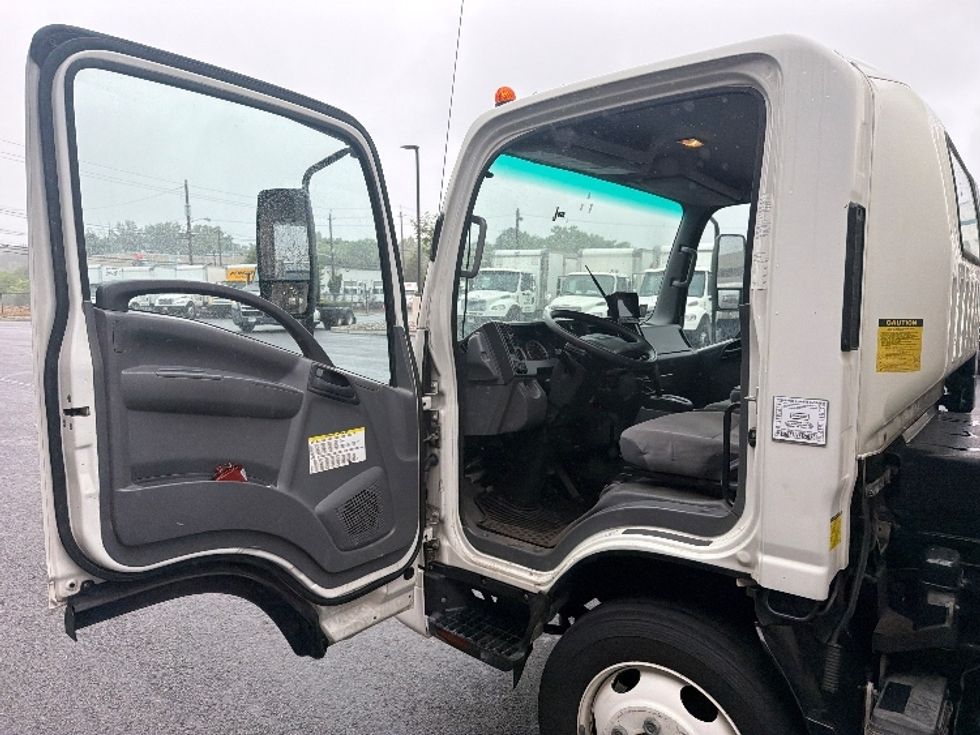 Medium Duty Box Truck-Light and Medium Duty Trucks-Isuzu-2020-NRR-Cranbury-NJ-118,694\n\t\tmiles-$ 45,000 - Image 16