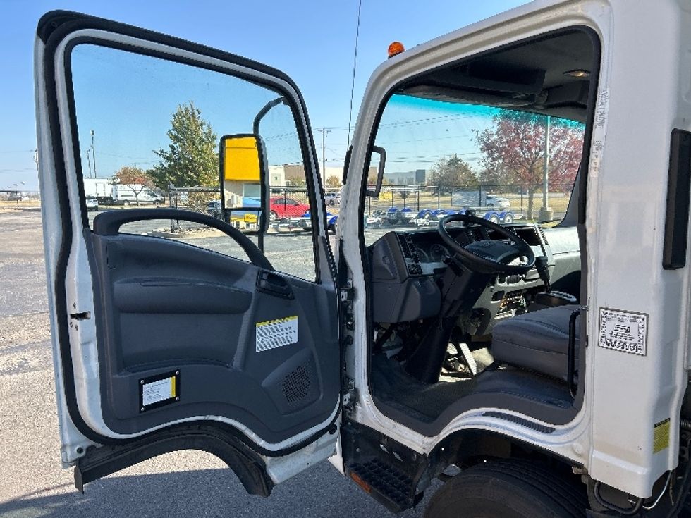 Medium Duty Box Truck-Light and Medium Duty Trucks-Isuzu-2020-NRR-Dallas-TX-116,730\n\t\tmiles-$ 44,250 - Image 15