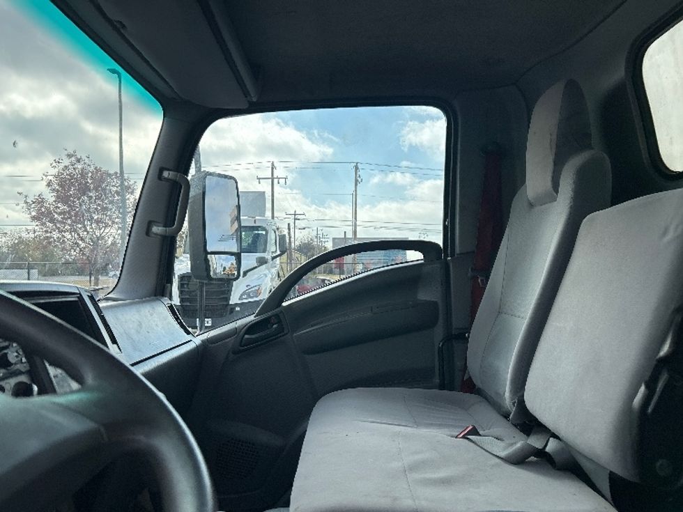 Medium Duty Box Truck-Light and Medium Duty Trucks-Isuzu-2020-NRR-Dallas-TX-116,730\n\t\tmiles-$ 44,250 - Image 18