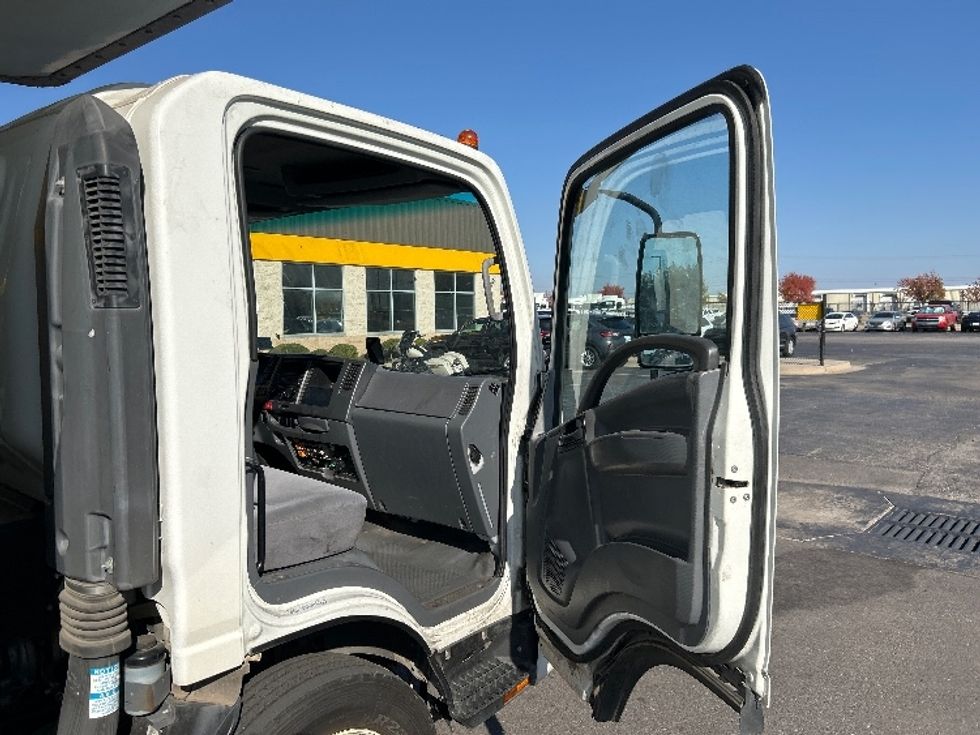 Medium Duty Box Truck-Light and Medium Duty Trucks-Isuzu-2020-NRR-Dallas-TX-116,730\n\t\tmiles-$ 44,250 - Image 19