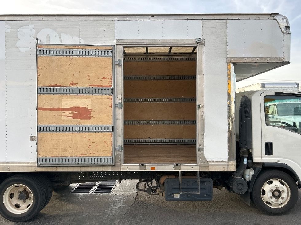 Medium Duty Box Truck-Light and Medium Duty Trucks-Isuzu-2020-NRR-Dallas-TX-116,730\n\t\tmiles-$ 44,250 - Image 24