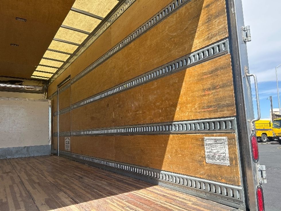 Medium Duty Box Truck-Light and Medium Duty Trucks-Isuzu-2020-NRR-Denver-CO-89,000\n\t\tmiles-$ 47,500 - Image 12