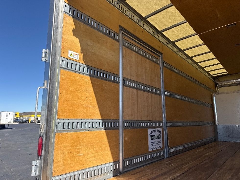 Medium Duty Box Truck-Light and Medium Duty Trucks-Isuzu-2020-NRR-Denver-CO-91,600\n\t\tmiles-$ 47,250 - Image 11