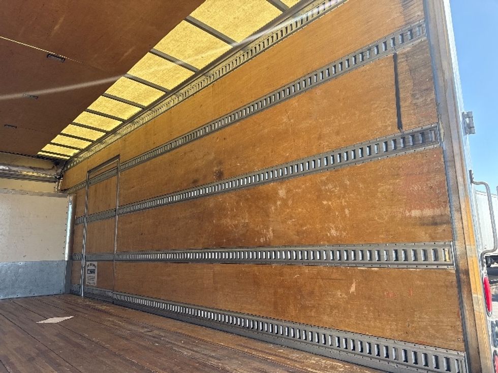 Medium Duty Box Truck-Light and Medium Duty Trucks-Isuzu-2020-NRR-Denver-CO-91,600\n\t\tmiles-$ 47,250 - Image 12