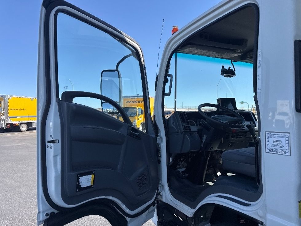 Medium Duty Box Truck-Light and Medium Duty Trucks-Isuzu-2020-NRR-Denver-CO-91,600\n\t\tmiles-$ 47,250 - Image 16