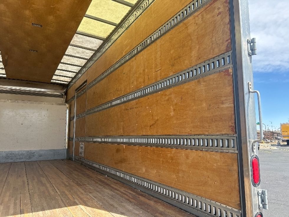 Medium Duty Box Truck-Light and Medium Duty Trucks-Isuzu-2020-NRR-Denver-CO-92,945\n\t\tmiles-$ 47,000 - Image 12