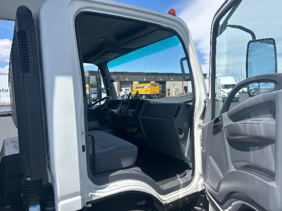 Medium Duty Box Truck-Light and Medium Duty Trucks-Isuzu-2020-NRR-Denver-CO-92,945\n\t\tmiles-$ 47,000 - Image 17