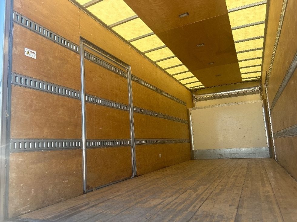 Medium Duty Box Truck-Light and Medium Duty Trucks-Isuzu-2020-NRR-Des Moines-IA-85,200\n\t\tmiles-$ 48,000 - Image 11