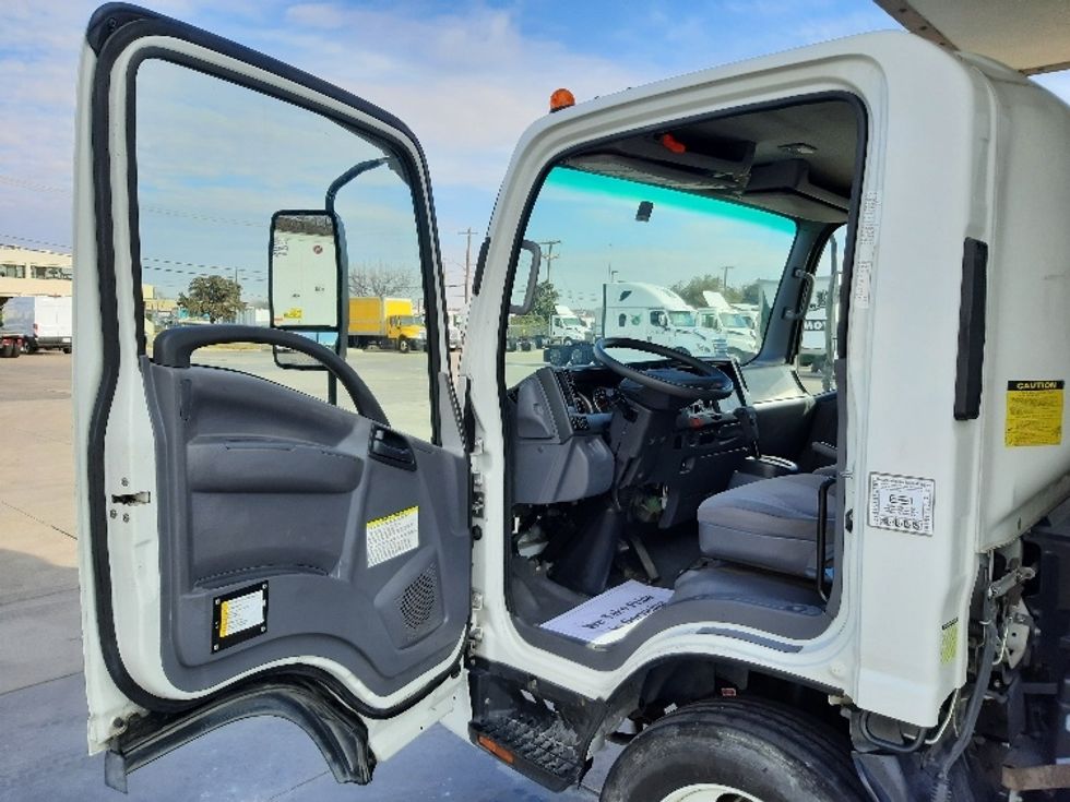 Medium Duty Box Truck-Light and Medium Duty Trucks-Isuzu-2020-NRR-Fort Worth-TX-106,728\n\t\tmiles-$ 45,500 - Image 16